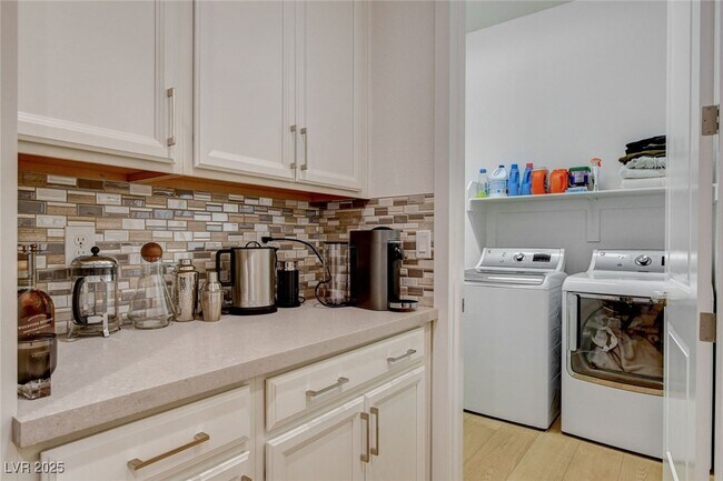 Building Photo - 2560 Bridle Oaks Ct