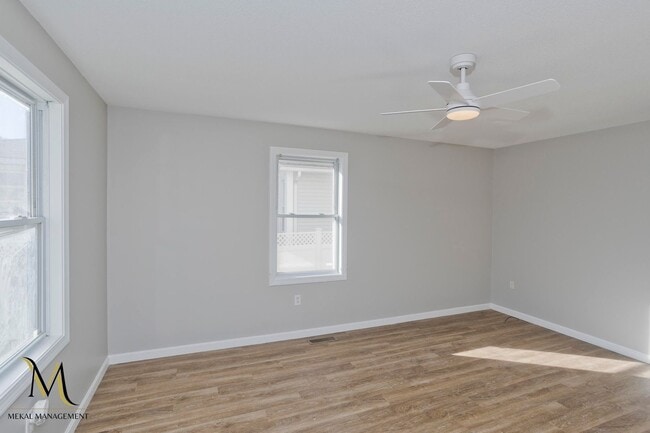 Building Photo - Newly Renovated Duplex Apt | All New Appliances + Off Street Parking