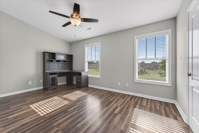 Building Photo - 3 Bedroom 3 1/2 Bath Pet Friendly Condo For Rent!