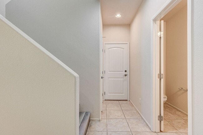 Building Photo - Adorable three bedroom in incredible SW location! Solar panels!