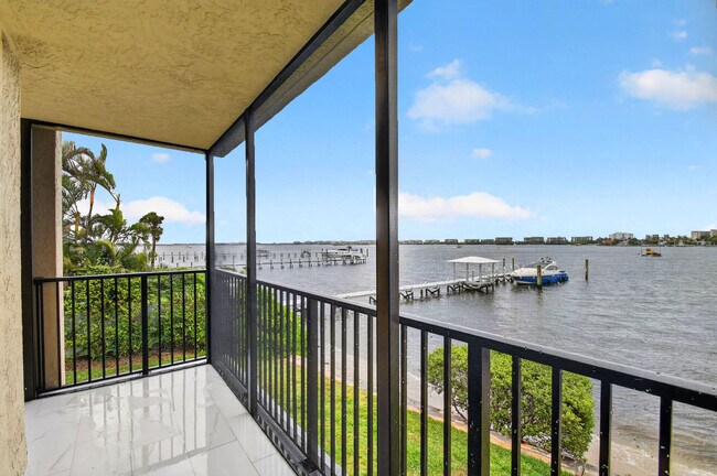 Building Photo - 896 N Federal Hwy