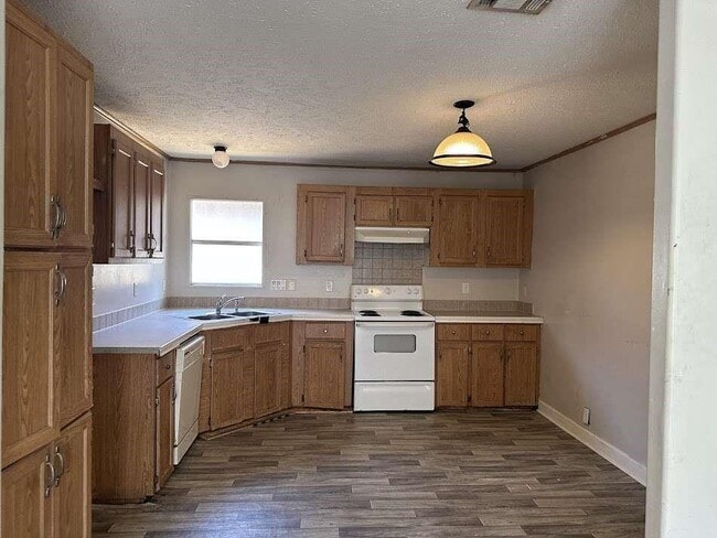 Building Photo - 11919 Kingslake Forest Dr