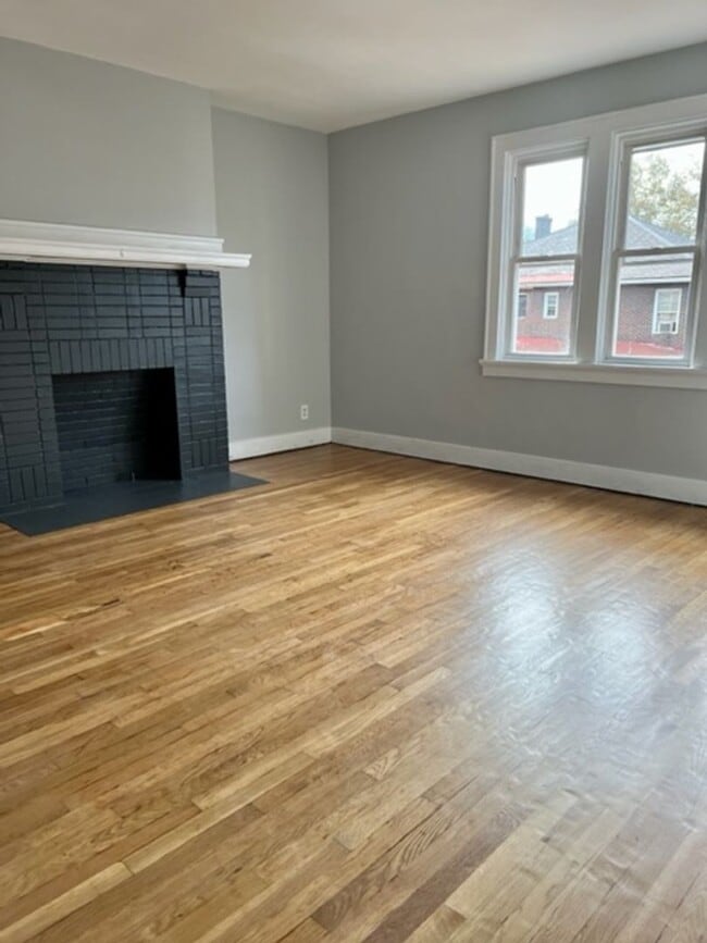 Primary Photo - 1 Bedroom 1 Bath Townhome in Point Breeze