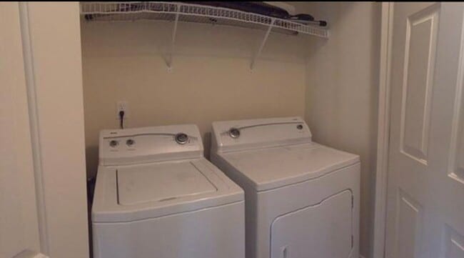 Building Photo - 72 Zenith Loop