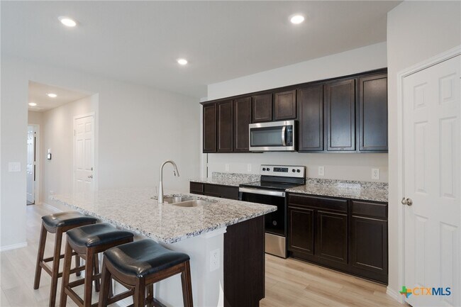 Building Photo - 2334 Aylesbury Dr