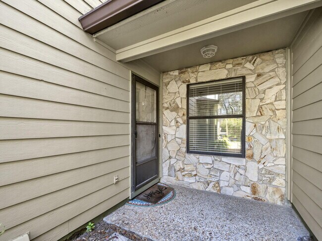 Building Photo - 258 Kidd St