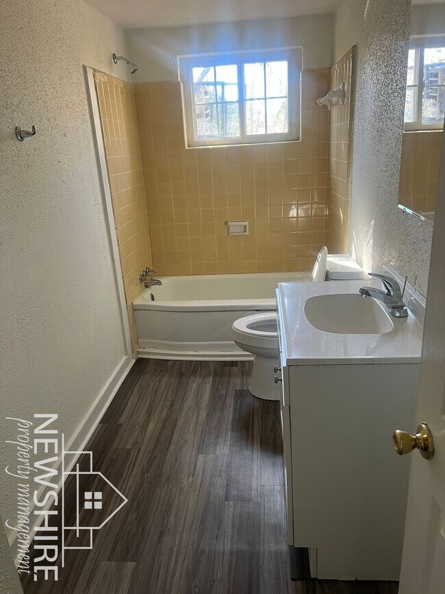 Building Photo - 212-B Wood St