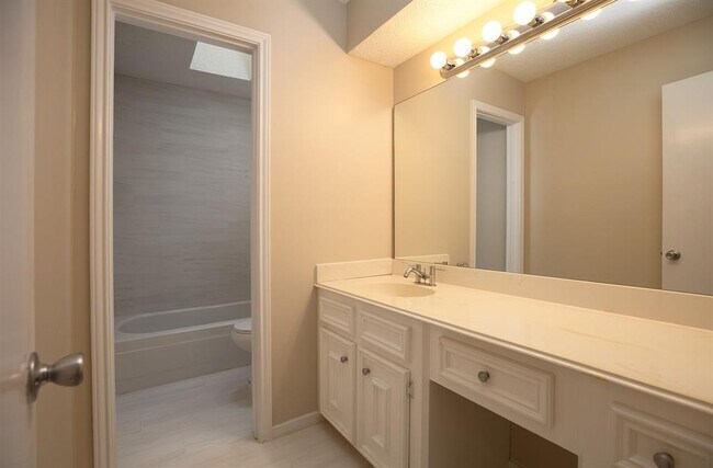 Building Photo - 3807 Cedar Valley Dr