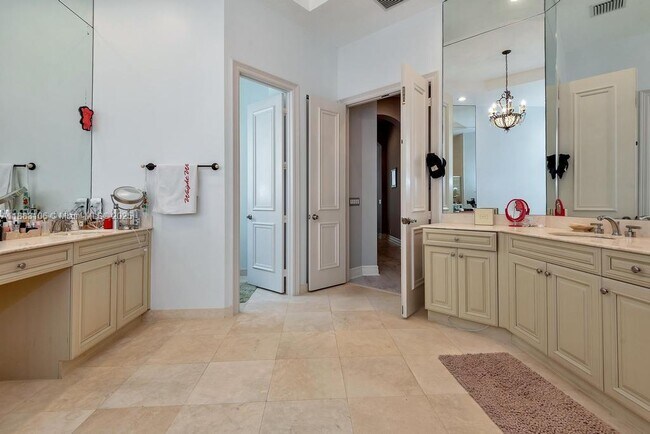 Building Photo - 17931 Lake Azure Way