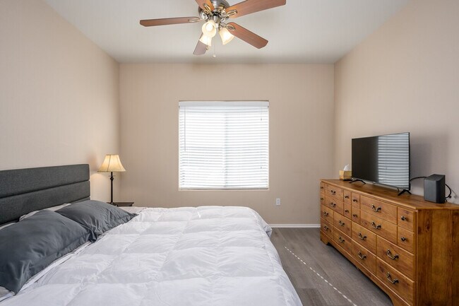 Building Photo - 5335 E Shea Blvd