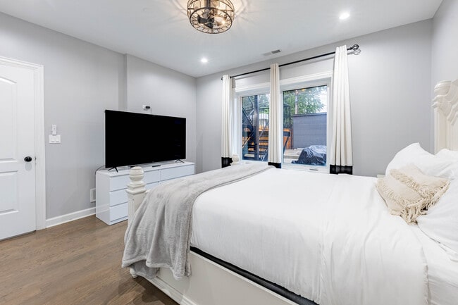 Building Photo - 4634 S Langley Ave