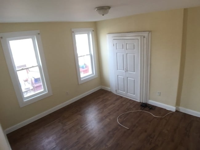 Building Photo - 2 Bedroom, 1 Bath Home