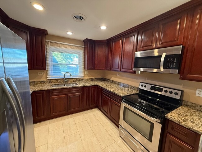 Building Photo - 9503 Greenwood Dr
