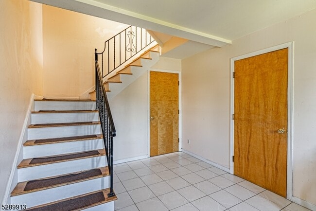 Building Photo - 16 Harris St