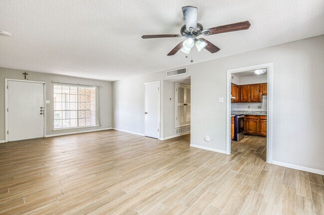 Building Photo - 601-603  Alicante Way