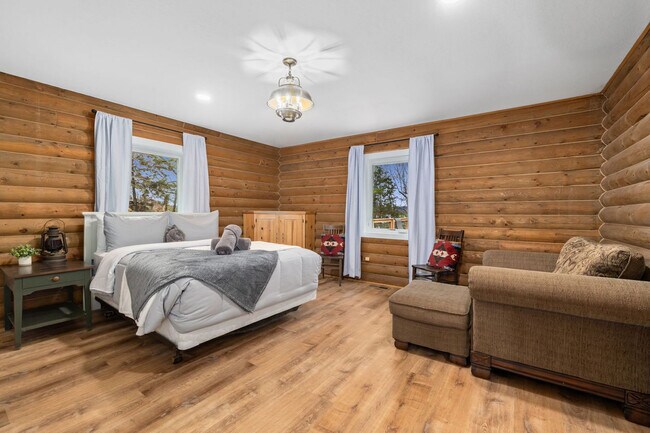 Building Photo - 19412 Pinecrest Ln