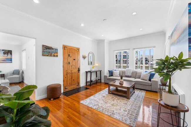 Building Photo - Charming 2 Bed 1 bath "fully furnished monthly rental" in La Jolla Village.