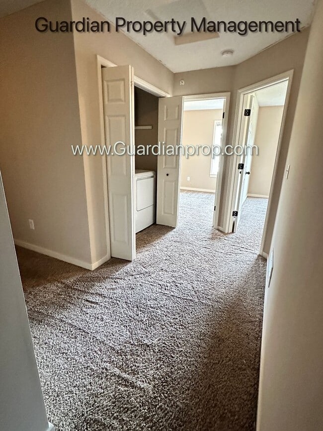 Building Photo - Champlin Town Home, 2 Car Garage, Balcony,...