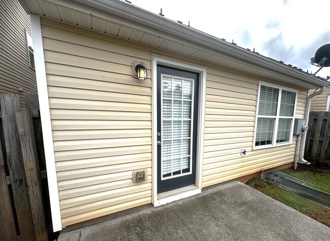 Building Photo - 221 Alton Cir