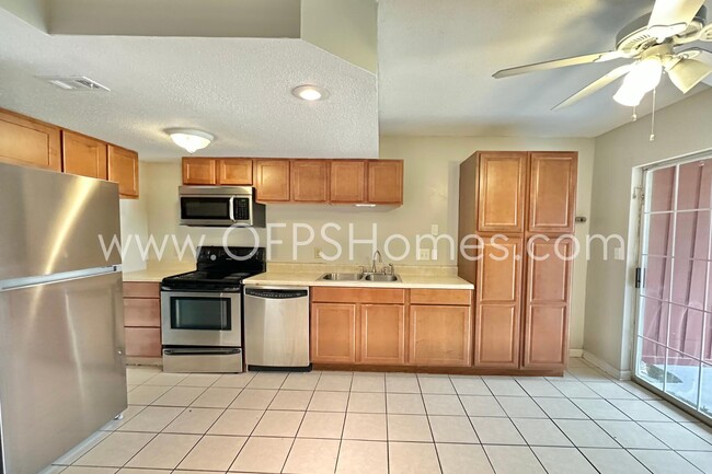 Building Photo - 145 4th Ave