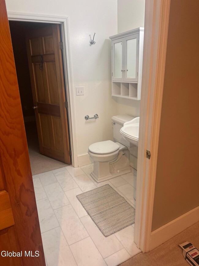 Building Photo - 1412 River Rd