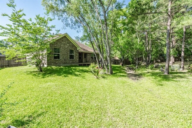 Building Photo - 203 Maple Ln