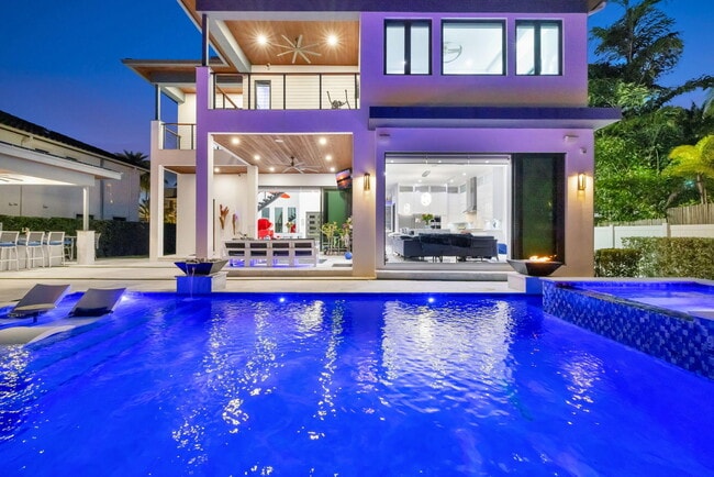 Building Photo - 334 Isle of Capri Dr