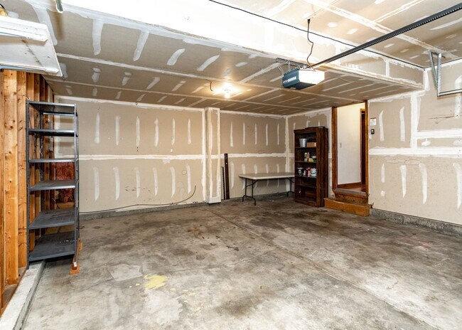 Building Photo - Westside Home in Mt Shadows in D20