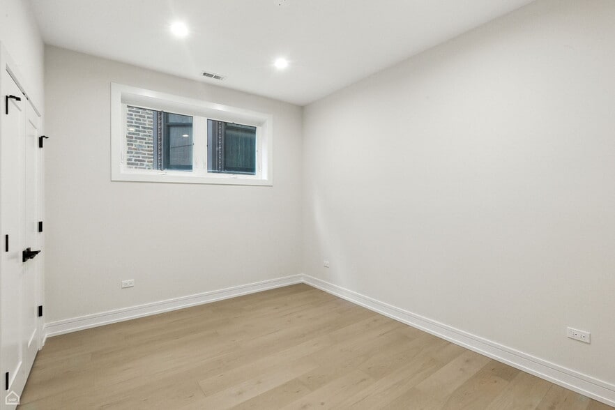 Building Photo - 4623 S Michigan Ave