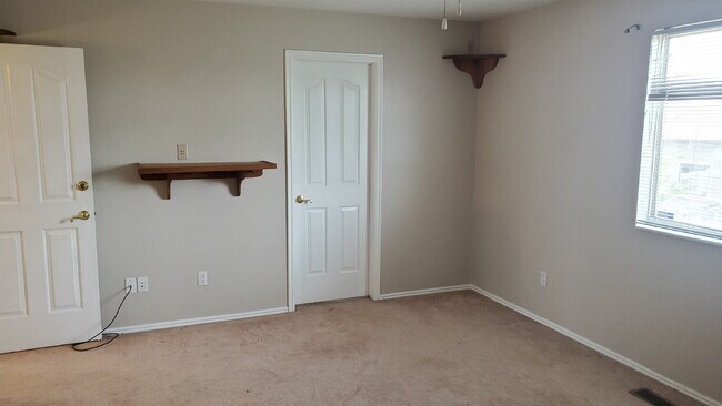Building Photo - Charming 4-Bedroom West Point Retreat with...