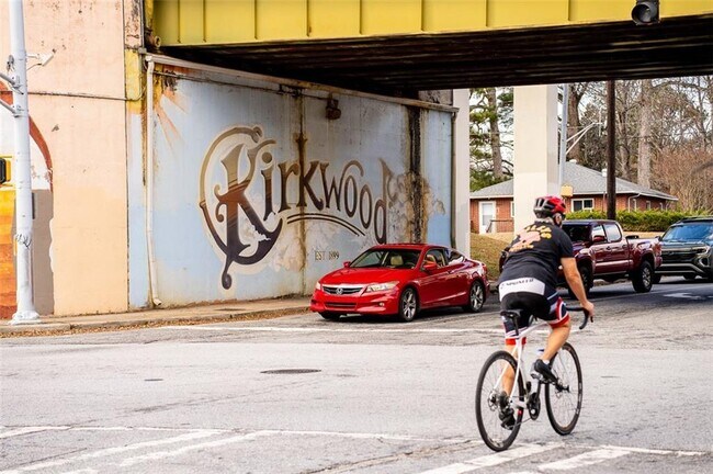 Building Photo - 372 Clifford Ave NE