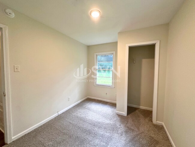 Building Photo - 1616 Gilda Cir