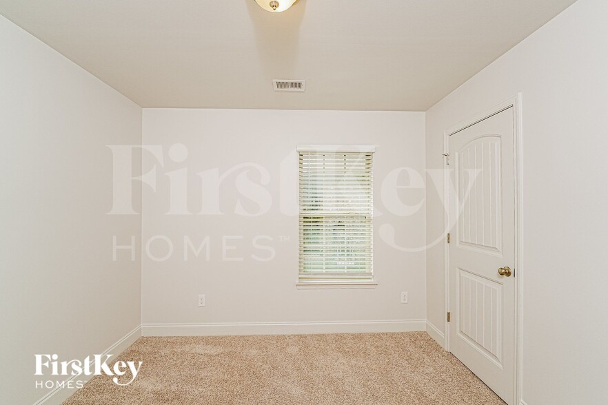 Building Photo - 265 Black Crk Trl