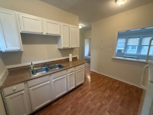 Building Photo - 2146 Gunderson Ave