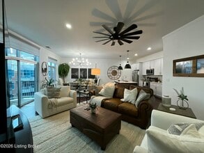 Building Photo - 324 E Main St