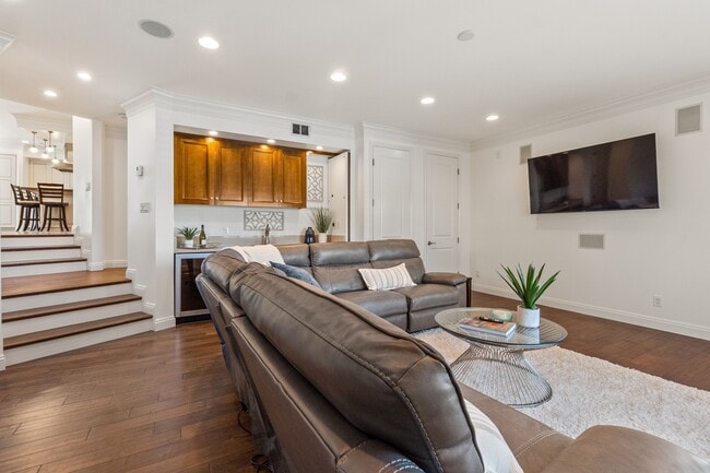 Building Photo - 1077 10th St