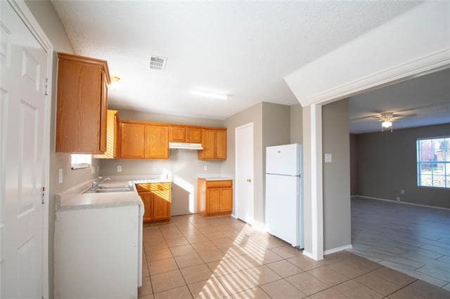 Building Photo - 2703 Clayton Oaks Dr