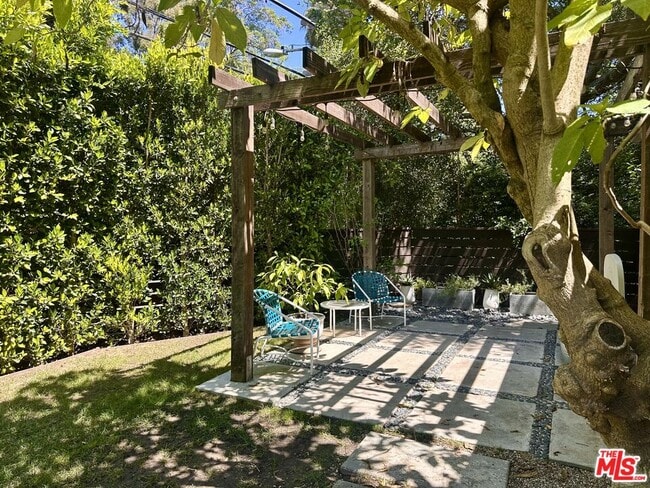 Building Photo - 8350 Lookout Mountain Ave