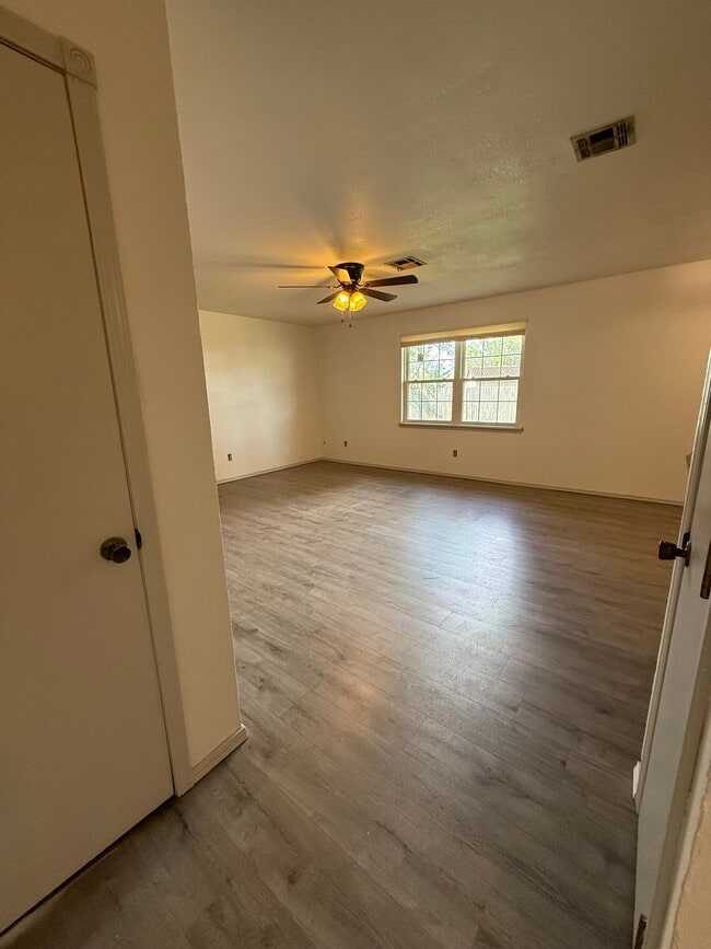 Building Photo - 309 W Maple Branch Way