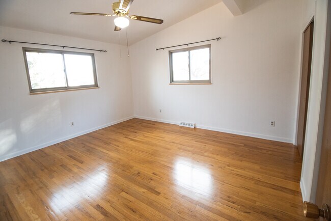 Building Photo - 9 Paramount Pkwy