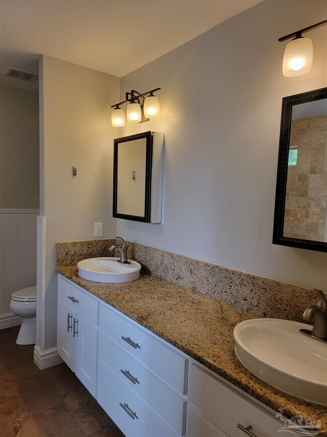 Building Photo - 4878 Pineview Ridge Rd