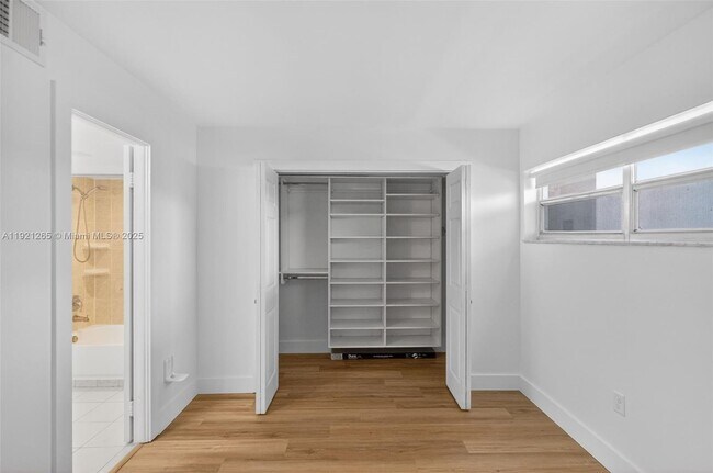 Building Photo - 1331 Lincoln Rd