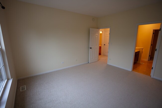 Building Photo - 23045 Ironwood Dr