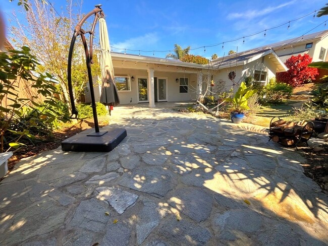 Building Photo - Most Charming Home in La Costa