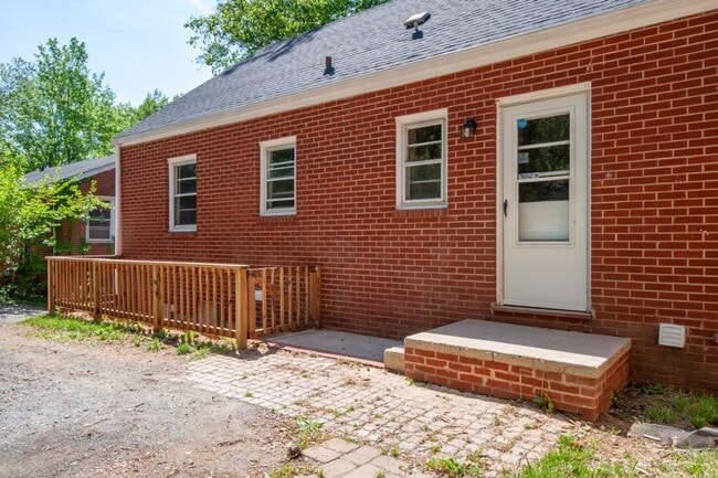 Building Photo - 238 Old Lynchburg Rd