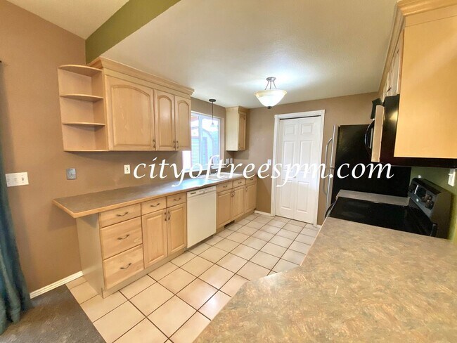 Building Photo - 3 br, 2 bath House - 1233 E Carter St