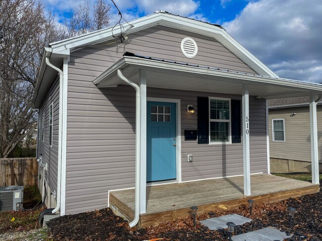 Building Photo - 510 Lakeview Ave, Colonial Heights