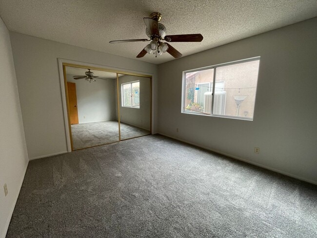 Building Photo - Two Bedroom Two Bathroom Home in Hemet!