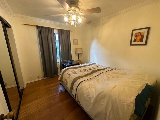 Building Photo - 3/2 House W/ 1/1 Cottage