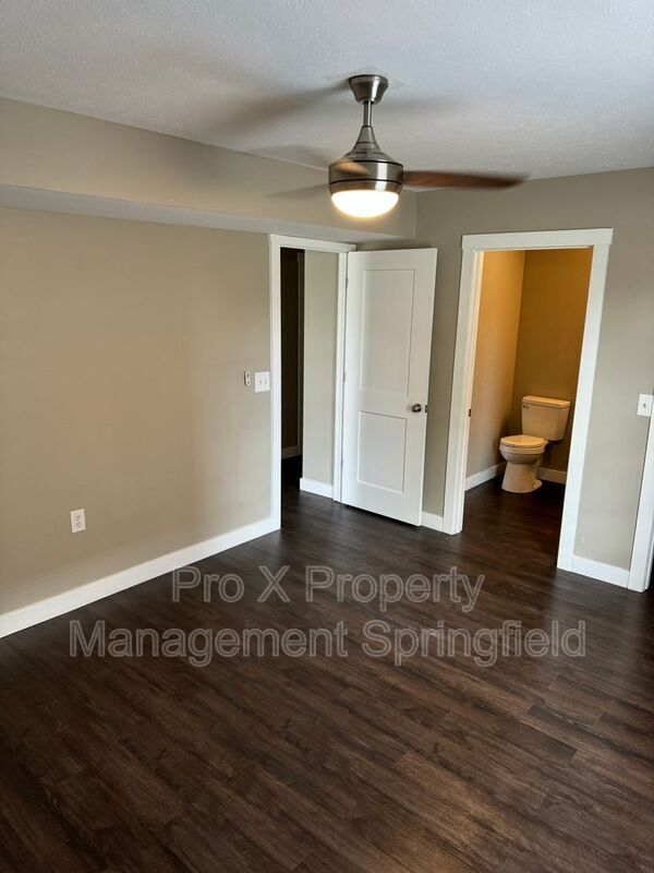 Building Photo - 2121 Southfork Dr